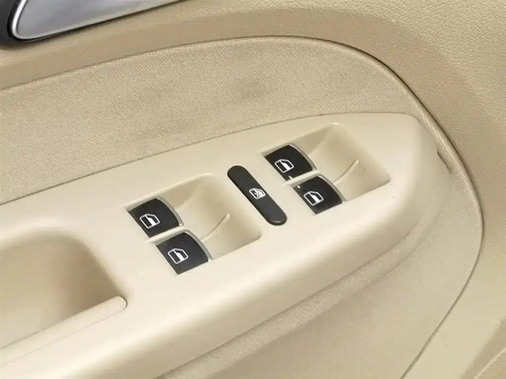 2011 Volkswagen Touran 1.4T Manual Smart Edition 5-seater — миниатюра 9