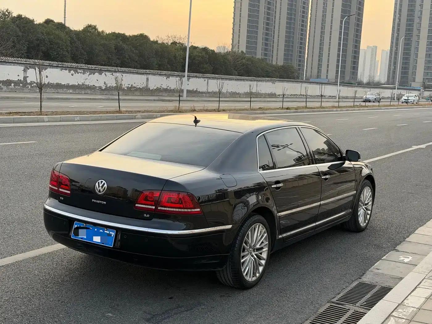 Phaeton 2015 3.0L Exclusive Edition — миниатюра 16