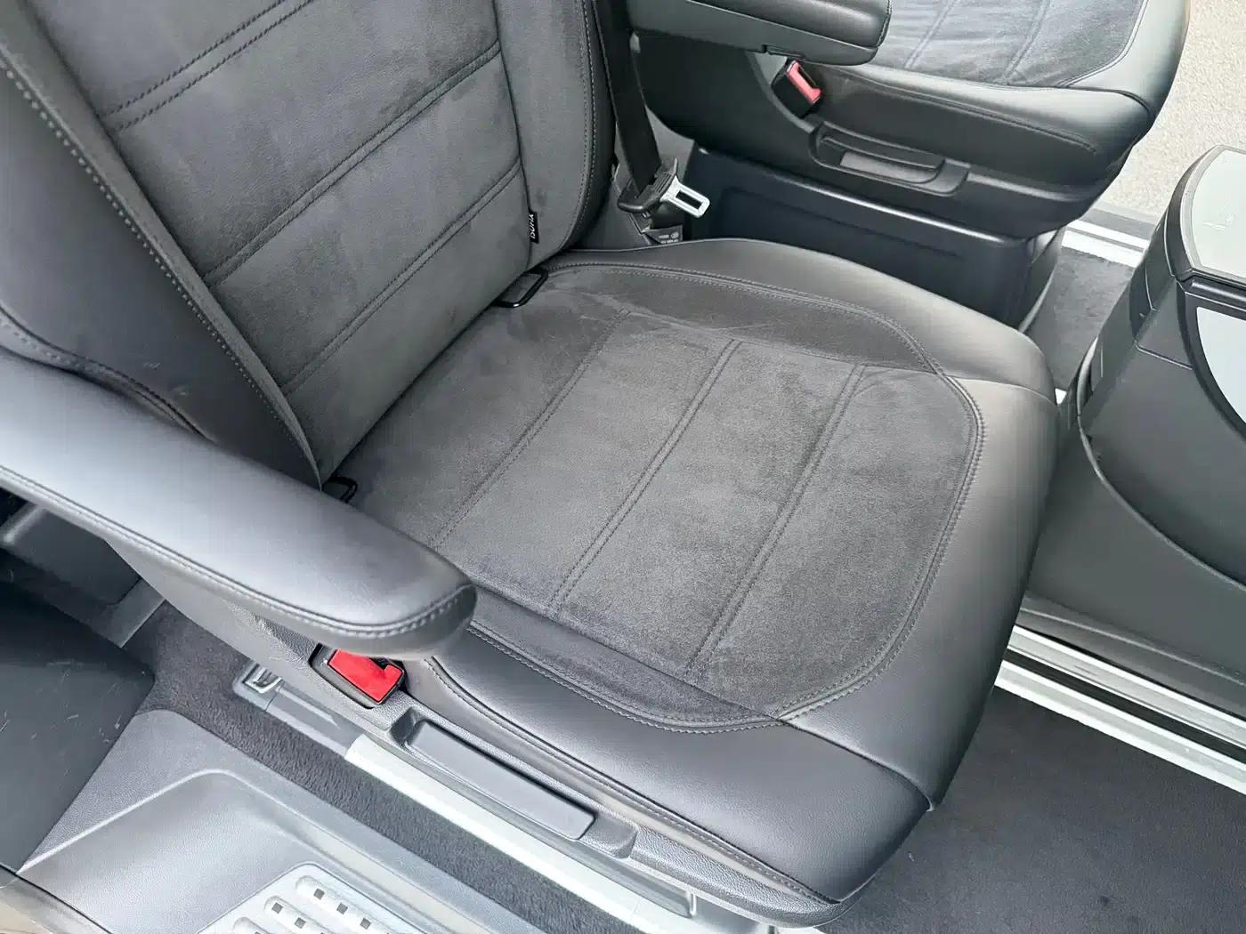 Multivan 2017 2.0TSI 4WD Explorer Edition 7-seater — миниатюра 19