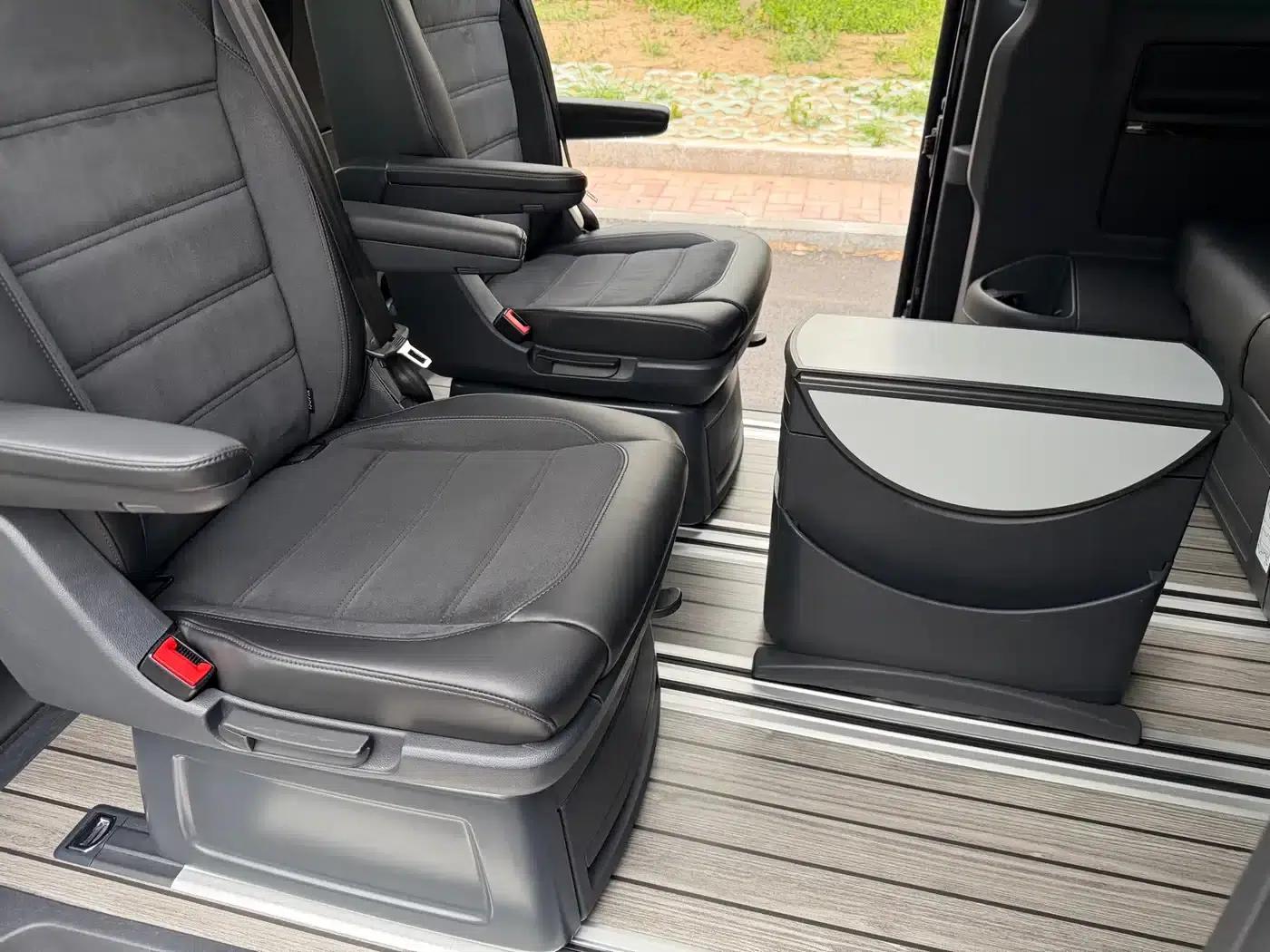 Multivan 2018 2.0TSI 4WD Explorer Edition 7-seater — миниатюра 18