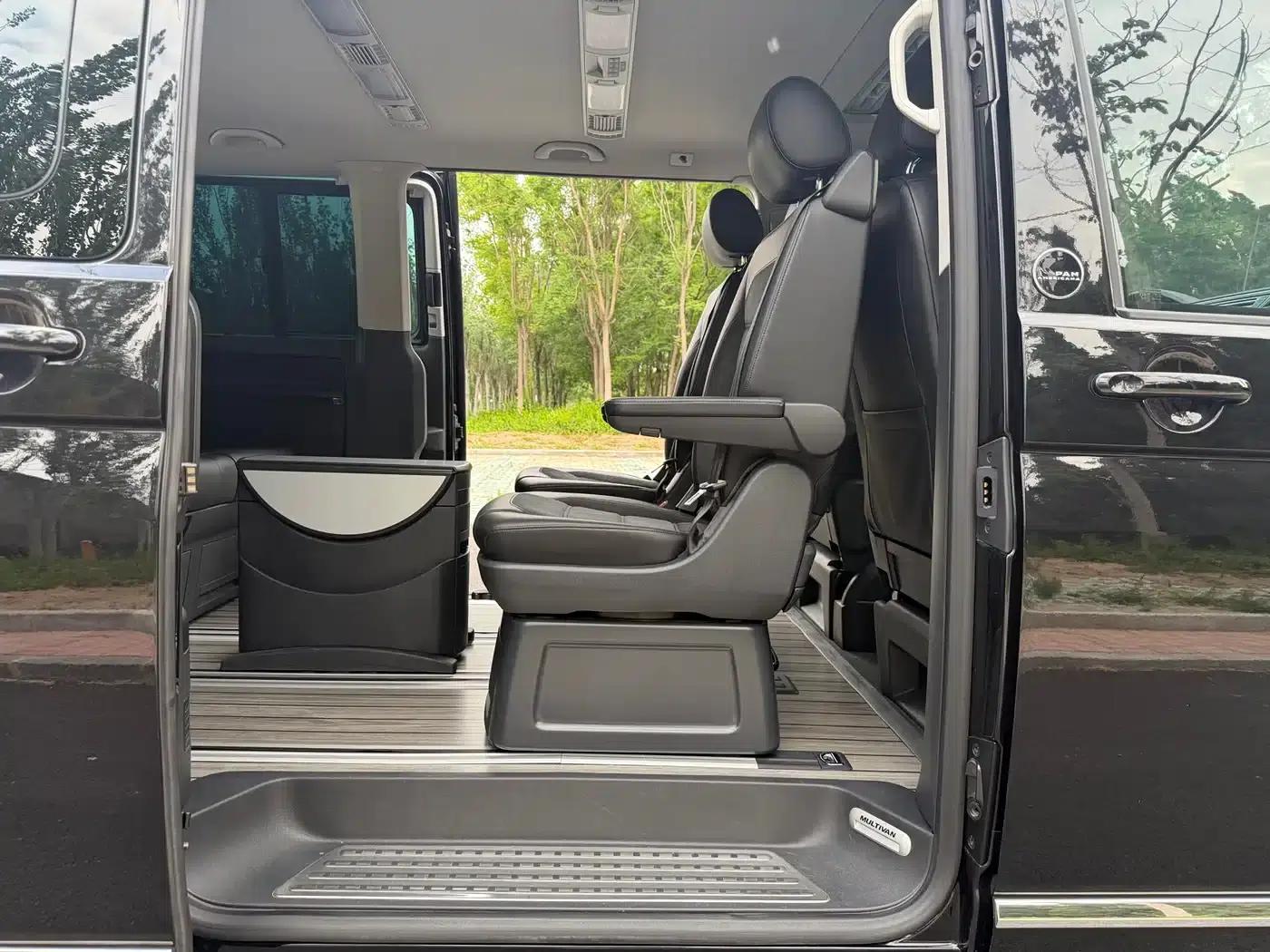 Multivan 2018 2.0TSI 4WD Explorer Edition 7-seater — миниатюра 23