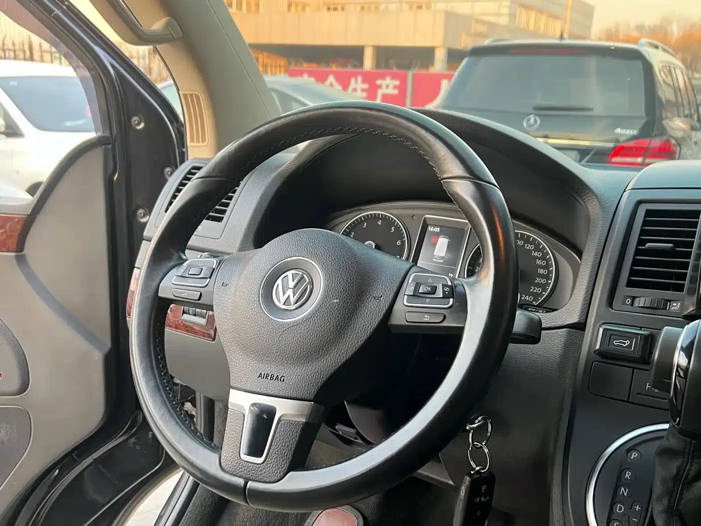Multivan 2015 2.0TSI AWD 65th Anniversary Limited Edition — миниатюра 11