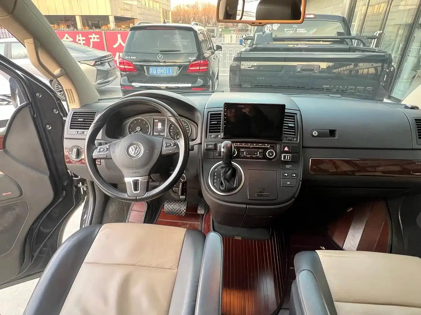 Multivan 2015 2.0TSI AWD 65th Anniversary Limited Edition — миниатюра 12