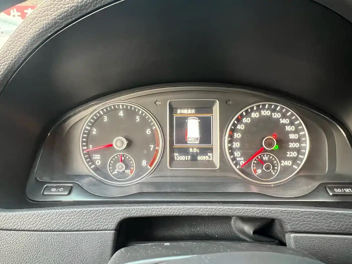 Multivan 2015 2.0TSI AWD 65th Anniversary Limited Edition — миниатюра 13