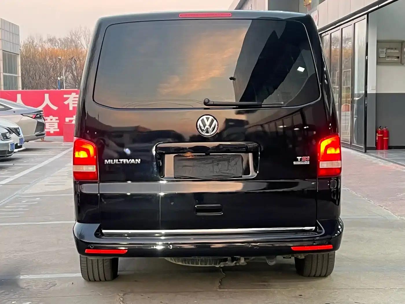 Multivan 2015 2.0TSI AWD 65th Anniversary Limited Edition — миниатюра 4