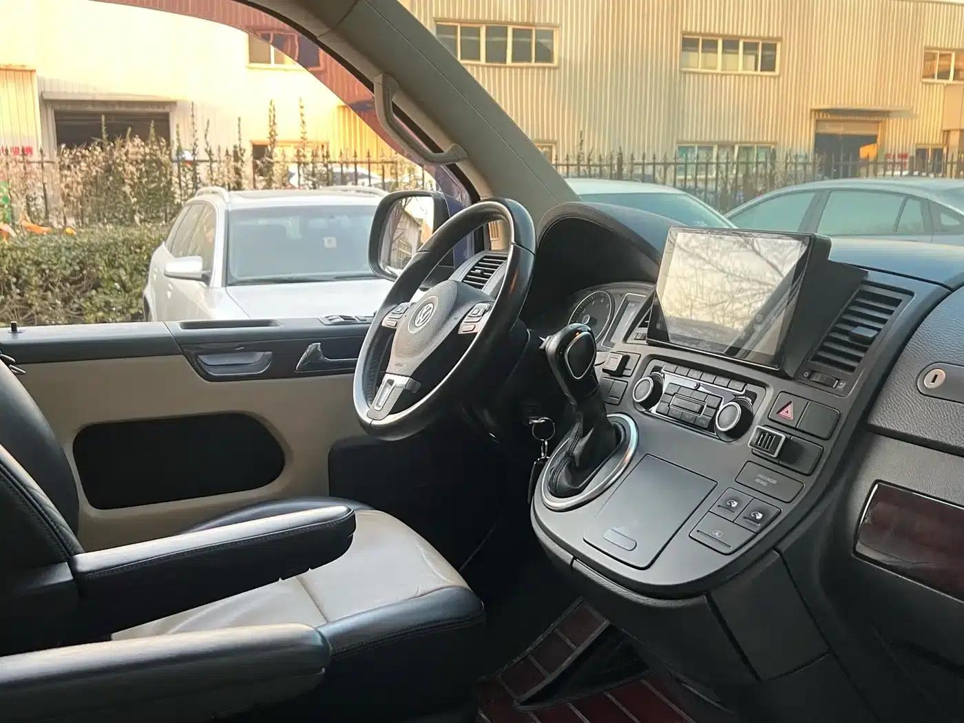 Multivan 2015 2.0TSI AWD 65th Anniversary Limited Edition — миниатюра 7