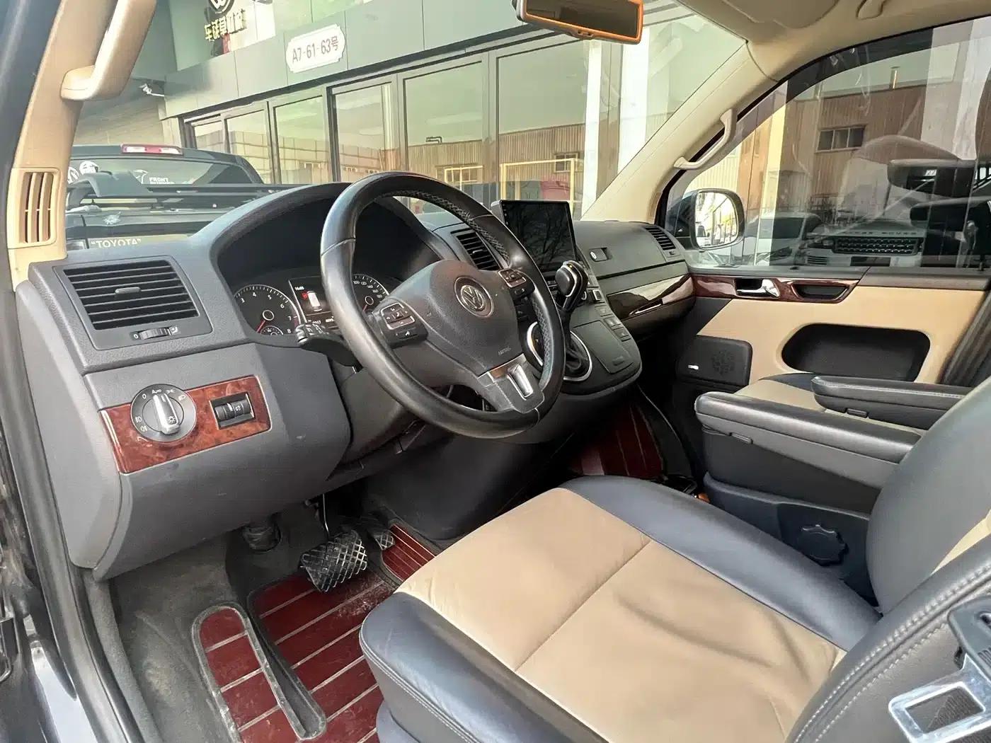 Multivan 2015 2.0TSI AWD 65th Anniversary Limited Edition — миниатюра 9