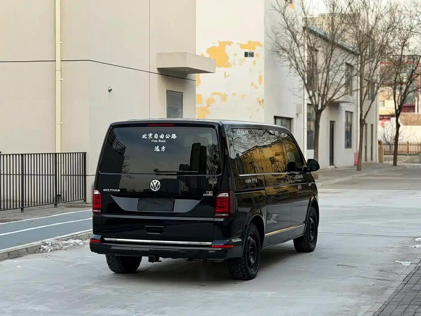 Multivan 2018 2.0TSI 4WD Premium Edition 7-Seater — миниатюра 12