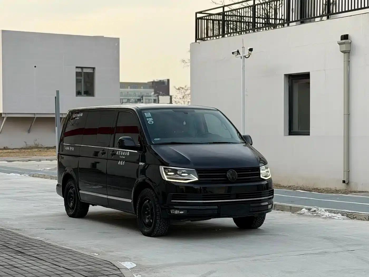 Multivan 2018 2.0TSI 4WD Premium Edition 7-Seater — миниатюра 3