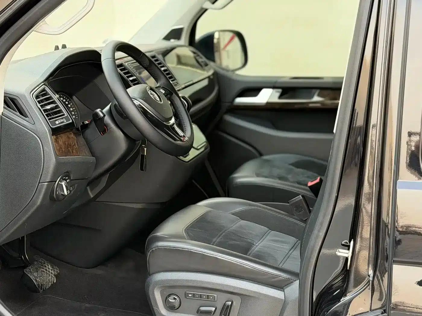 Multivan 2018 2.0TSI 4WD Premium Edition 7-Seater — миниатюра 4