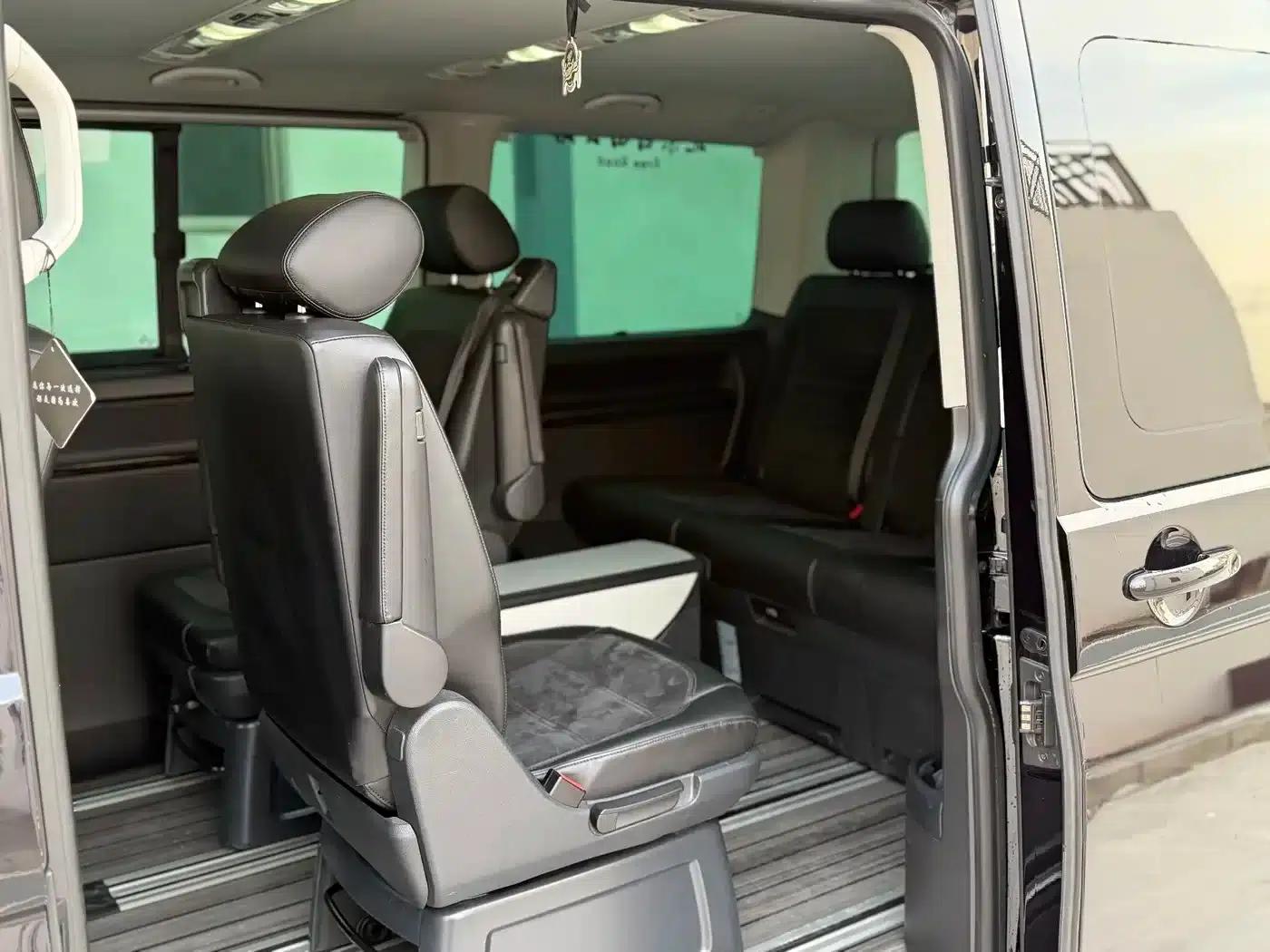 Multivan 2018 2.0TSI 4WD Premium Edition 7-Seater — миниатюра 6