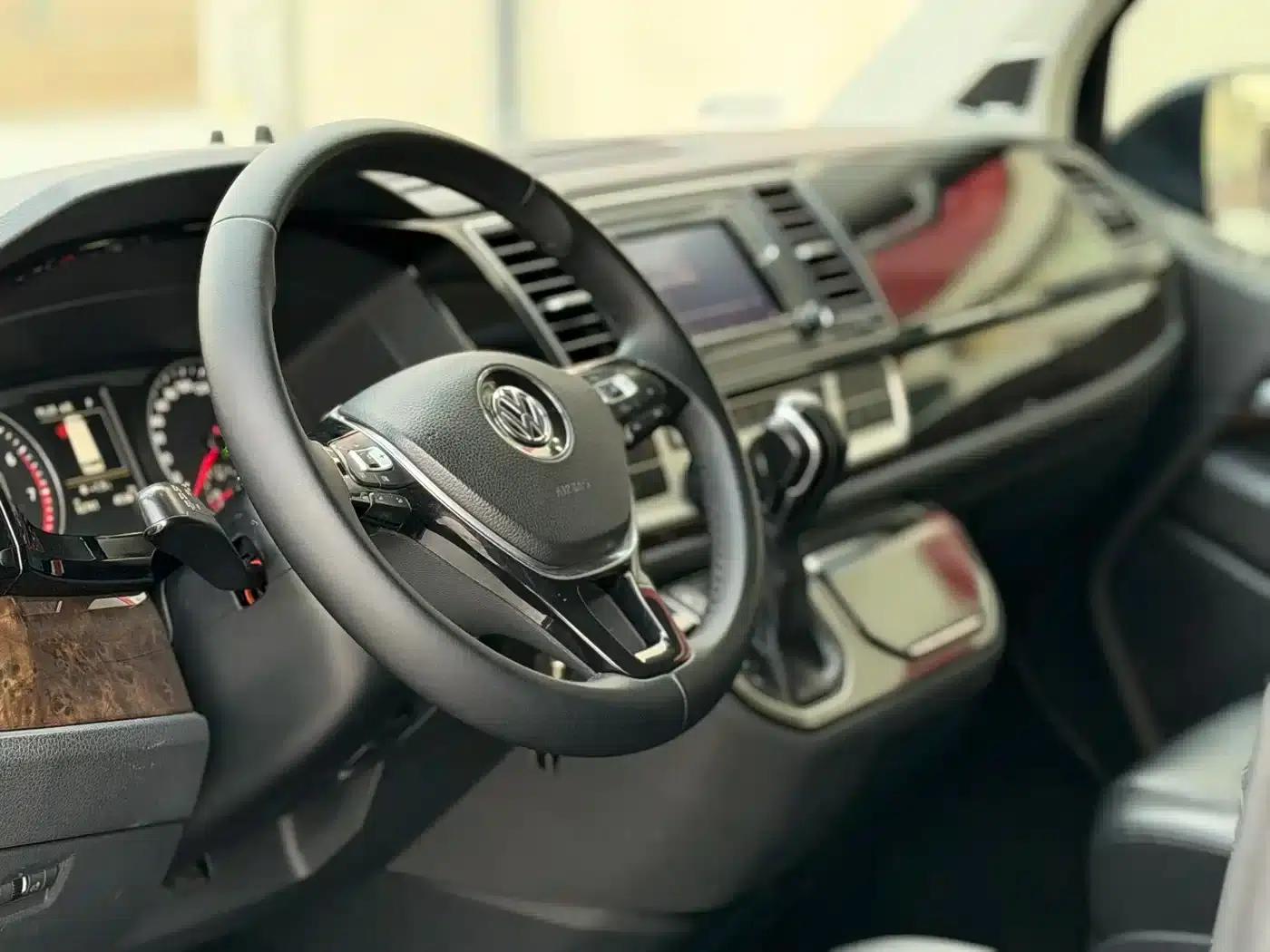 Multivan 2018 2.0TSI 4WD Premium Edition 7-Seater — миниатюра 8