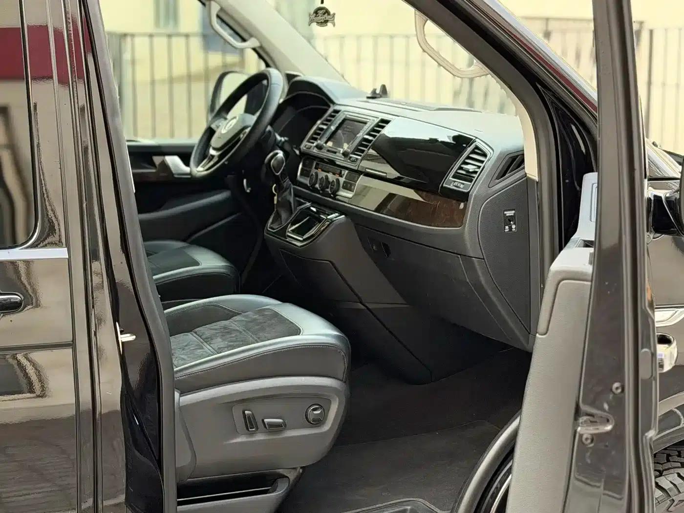 Multivan 2018 2.0TSI 4WD Premium Edition 7-Seater — миниатюра 9