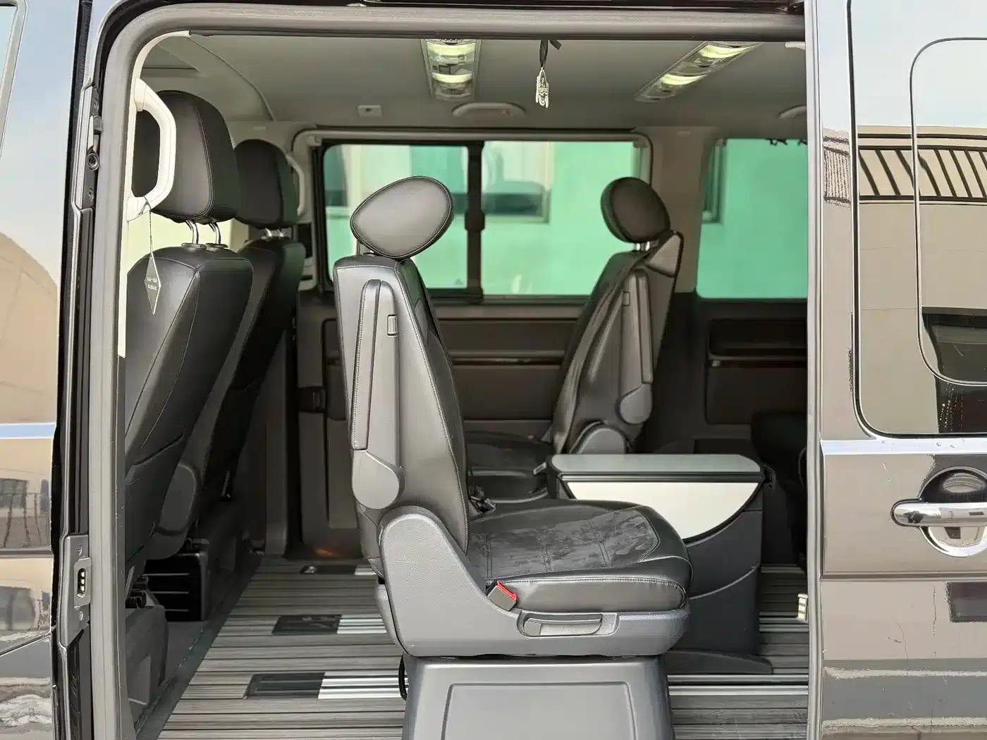 Multivan 2018 2.0TSI 4WD Premium Edition 7-Seater — миниатюра 10
