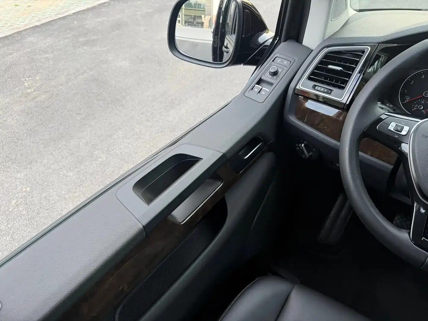 Multivan 2019 2.0TSI 2WD Luxury 7-Seater — миниатюра 11
