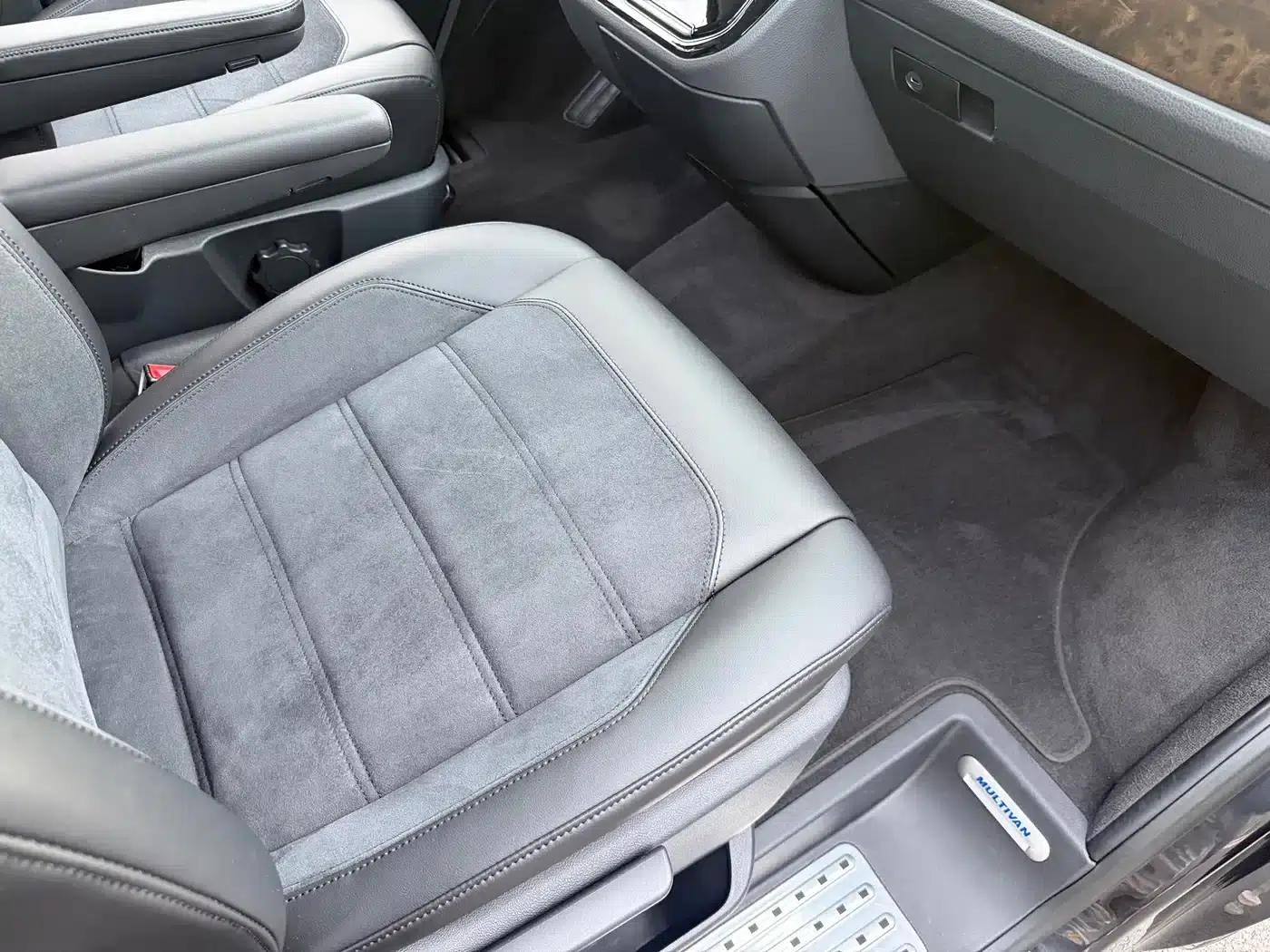 Multivan 2019 2.0TSI 2WD Luxury 7-Seater — миниатюра 13