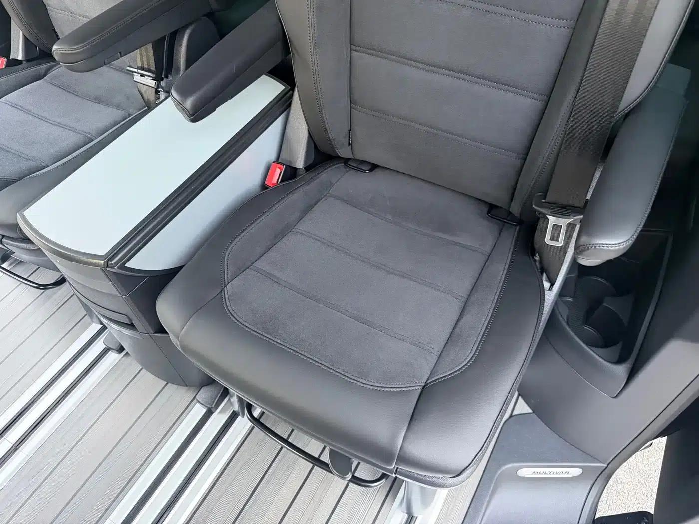 Multivan 2019 2.0TSI 2WD Luxury 7-Seater — миниатюра 16
