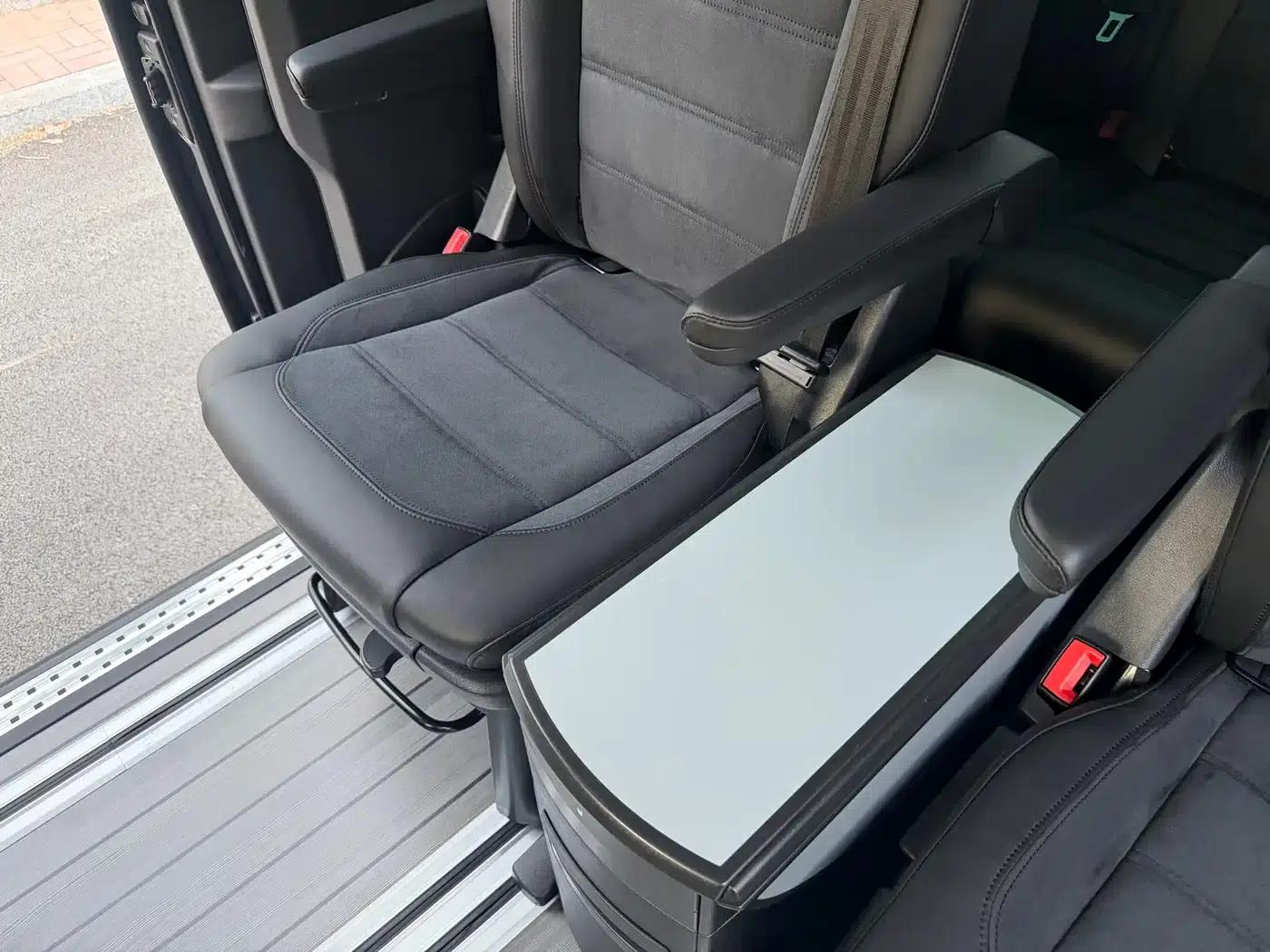 Multivan 2019 2.0TSI 2WD Luxury 7-Seater — миниатюра 17