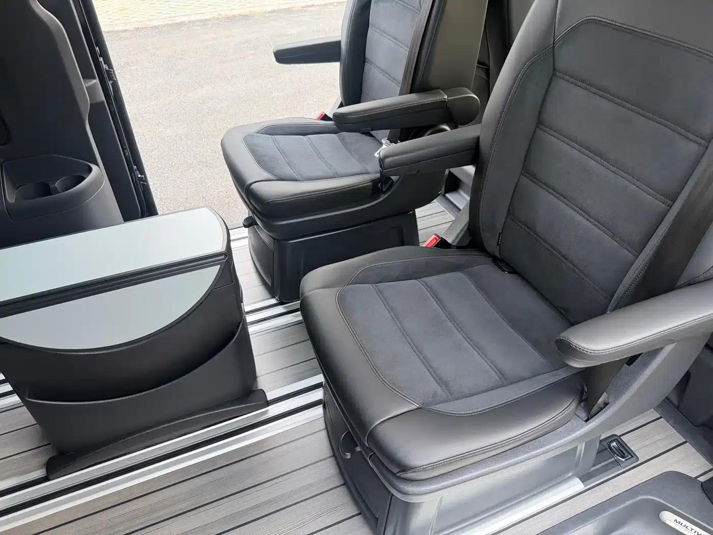 Multivan 2019 2.0TSI 2WD Luxury 7-Seater — миниатюра 20
