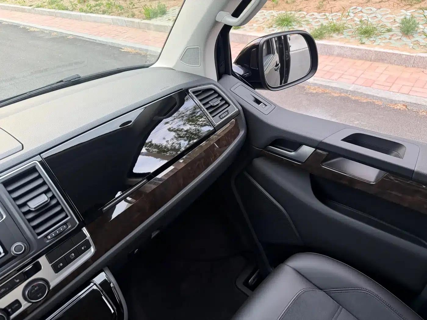 Multivan 2019 2.0TSI 2WD Luxury 7-Seater — миниатюра 10