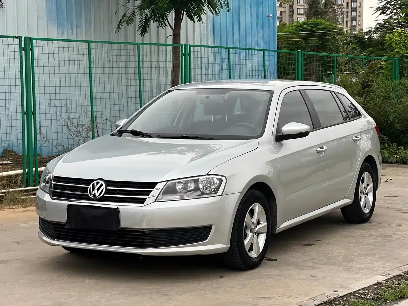 Lavida Gran Turismo 2013 1.6L Manual Fashion Edition — миниатюра 1