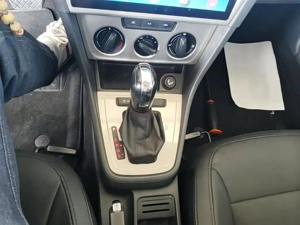 Lavida Gran Turismo 2013 1.6L Automatic Fashion Edition — миниатюра 14