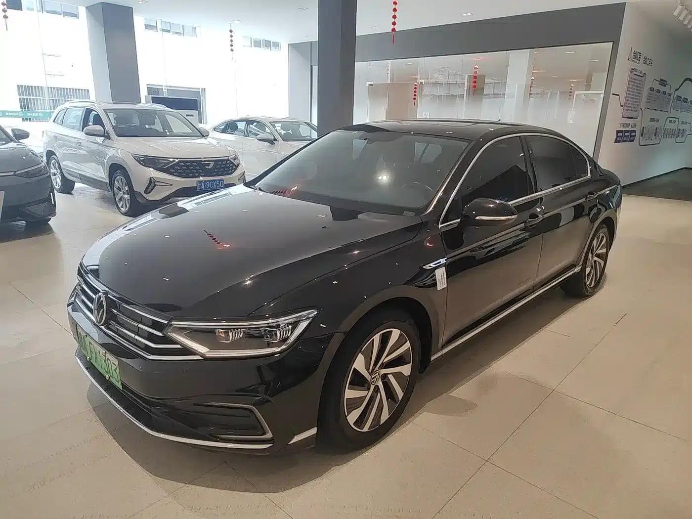 2022 Volkswagen Passat GTE Plug-in Hybrid GTE Luxury Model — миниатюра 1