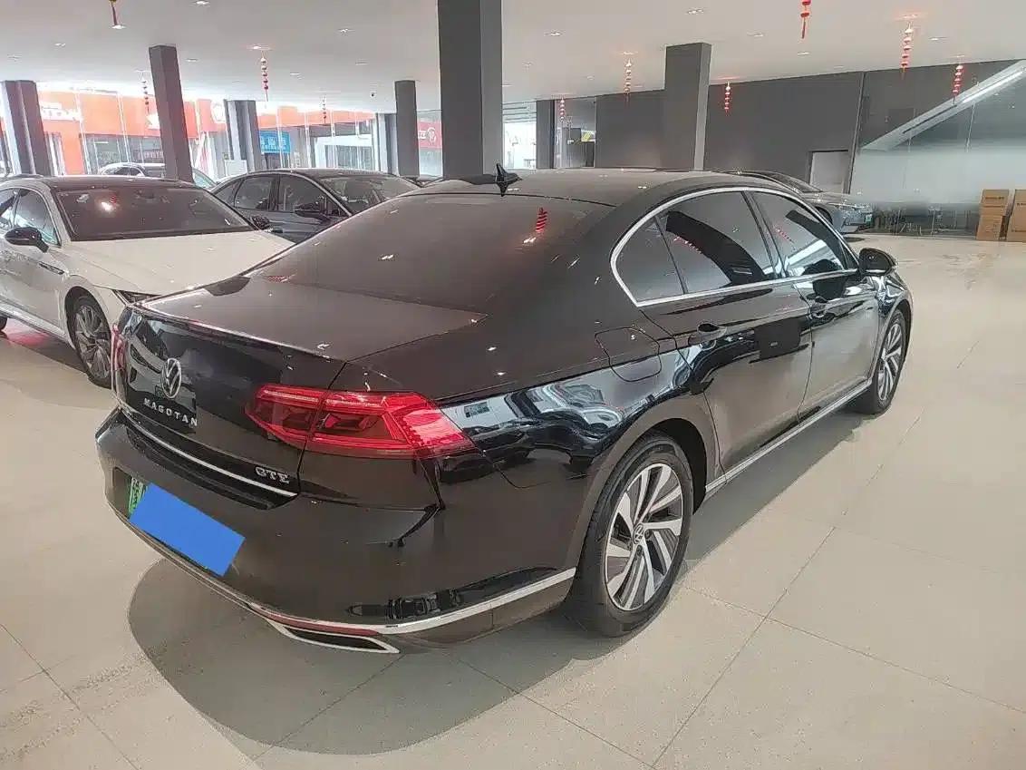 2022 Volkswagen Passat GTE Plug-in Hybrid GTE Luxury Model — миниатюра 2