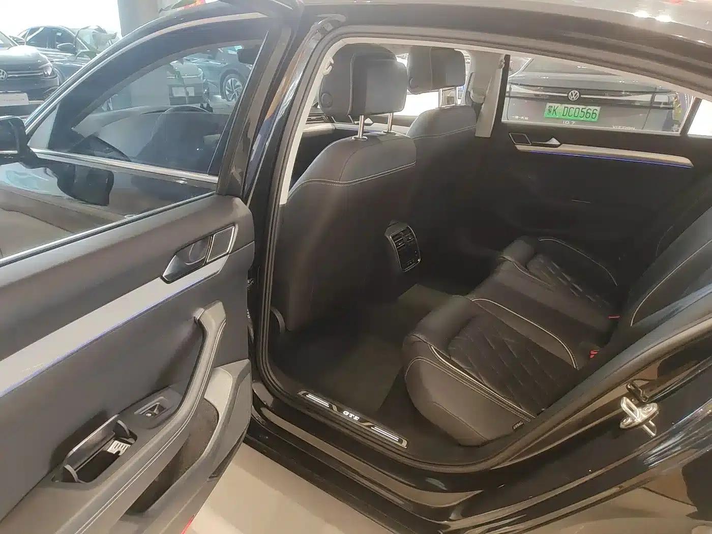 2022 Volkswagen Passat GTE Plug-in Hybrid GTE Luxury Model — миниатюра 4