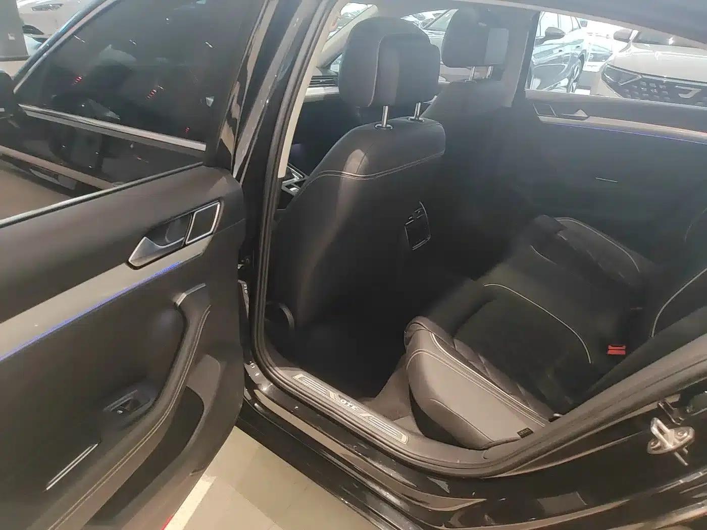 2022 Volkswagen Passat GTE Plug-in Hybrid GTE Luxury Model — миниатюра 7