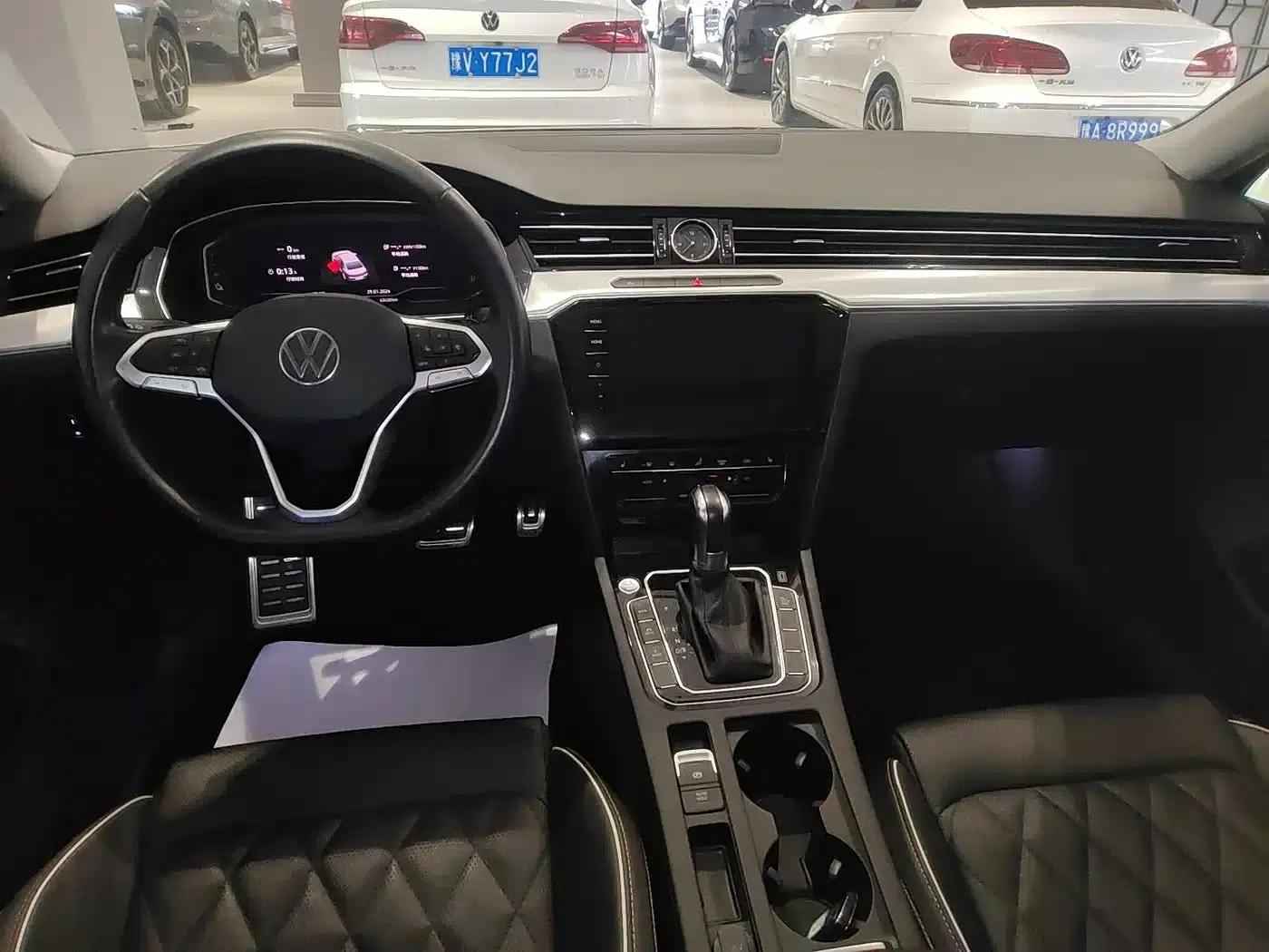 2022 Volkswagen Passat GTE Plug-in Hybrid GTE Luxury Model — миниатюра 9