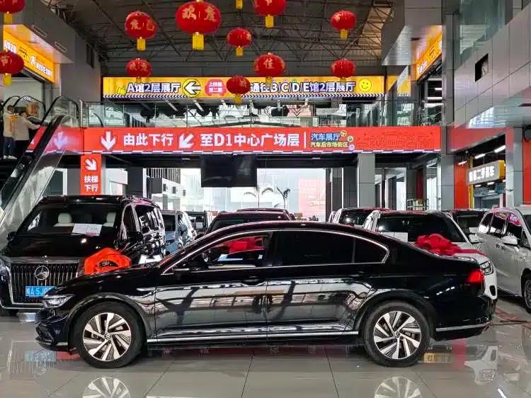 2022 Volkswagen Passat GTE Plug-in Hybrid GTE Luxury Model — миниатюра 11