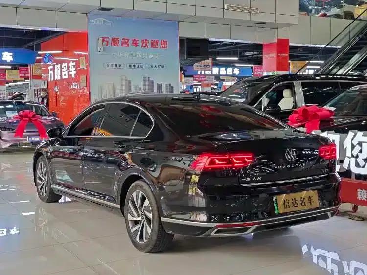 2022 Volkswagen Passat GTE Plug-in Hybrid GTE Luxury Model — миниатюра 12