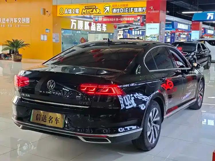 2022 Volkswagen Passat GTE Plug-in Hybrid GTE Luxury Model — миниатюра 14