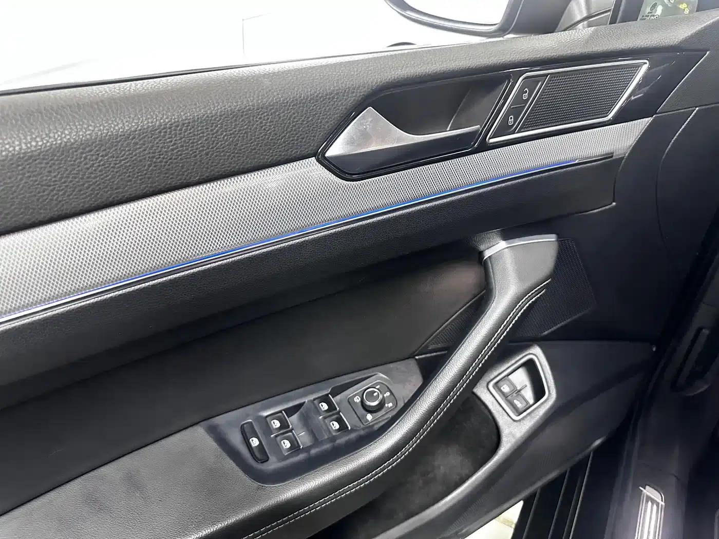 2022 Volkswagen Passat GTE Plug-in Hybrid GTE Luxury Model — миниатюра 15