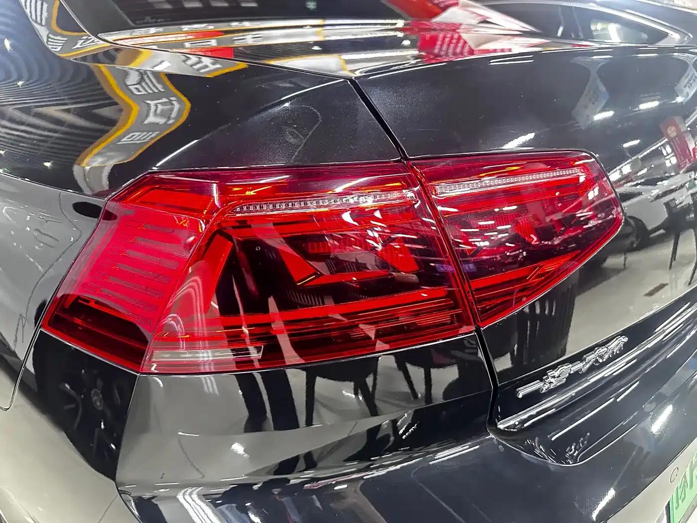 2022 Volkswagen Passat GTE Plug-in Hybrid GTE Luxury Model — миниатюра 18