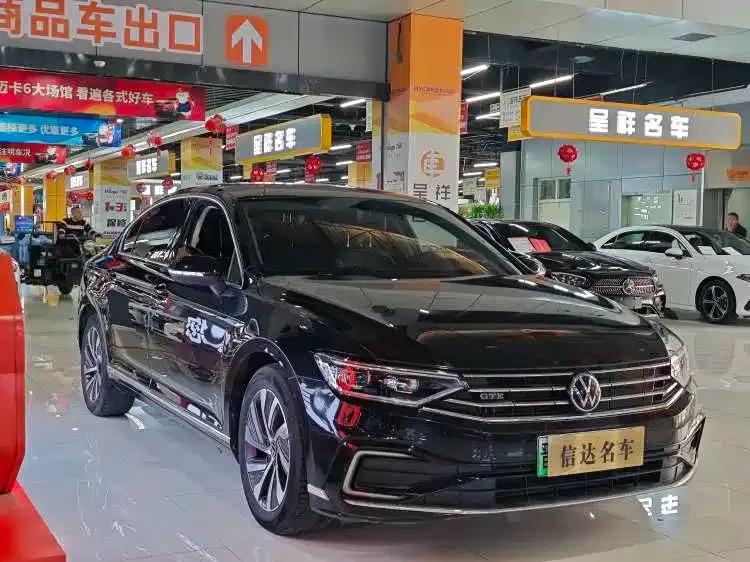 2022 Volkswagen Passat GTE Plug-in Hybrid GTE Luxury Model — миниатюра 3