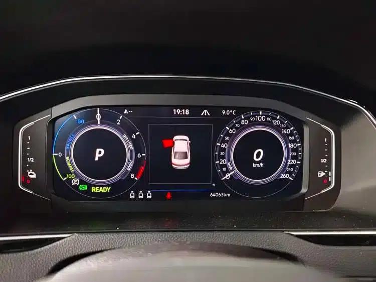 2022 Volkswagen Passat GTE Plug-in Hybrid GTE Luxury Model — миниатюра 6