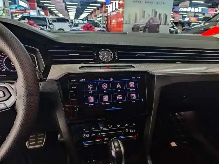 2022 Volkswagen Passat GTE Plug-in Hybrid GTE Luxury Model — миниатюра 7