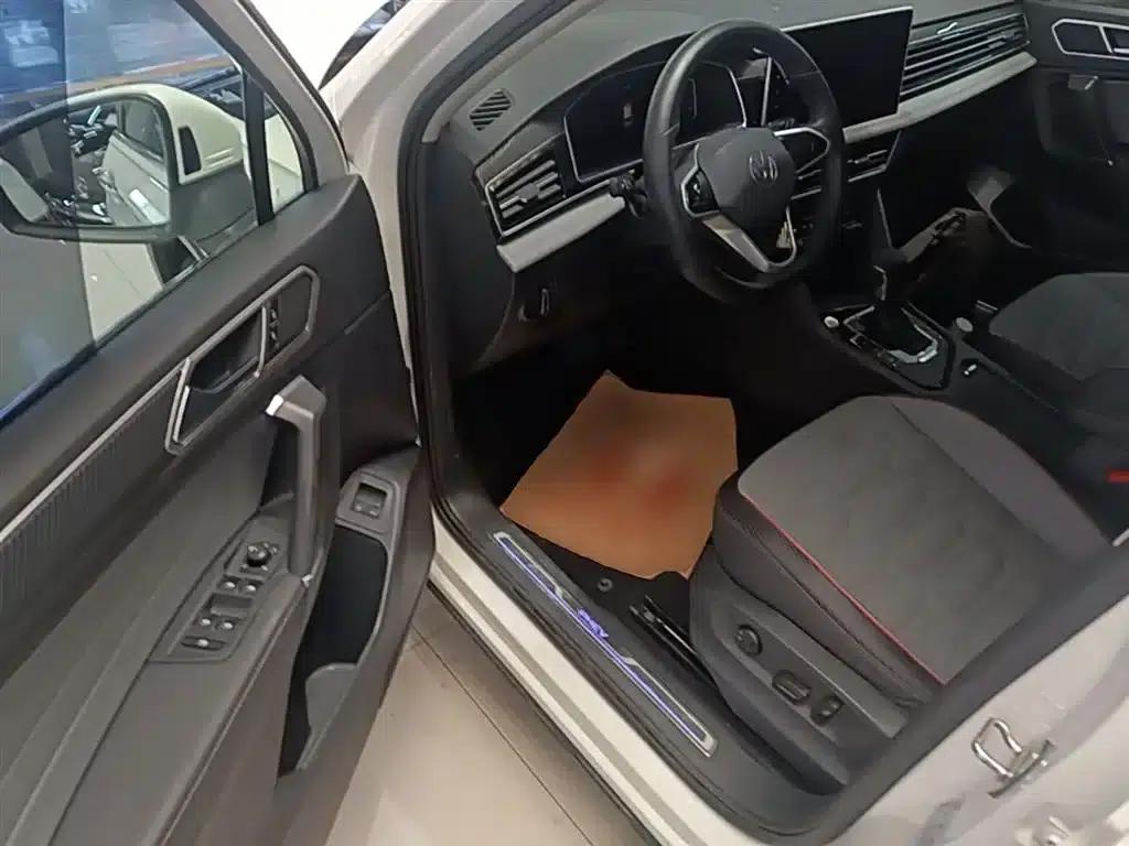 2022 Volkswagen Tiguan L Plug-in Hybrid 430PHEV Premium Edition — миниатюра 16