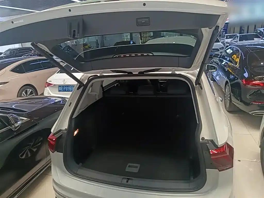 2022 Volkswagen Tiguan L Plug-in Hybrid 430PHEV Premium Edition — миниатюра 19