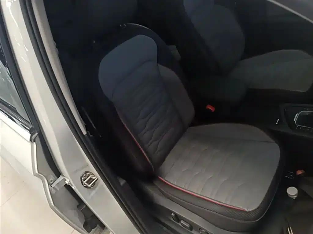 2022 Volkswagen Tiguan L Plug-in Hybrid 430PHEV Premium Edition — миниатюра 25