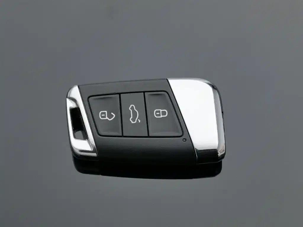 2022 Volkswagen Passat Plug-in Hybrid 430PHEV Hybrid Business Edition — миниатюра 19