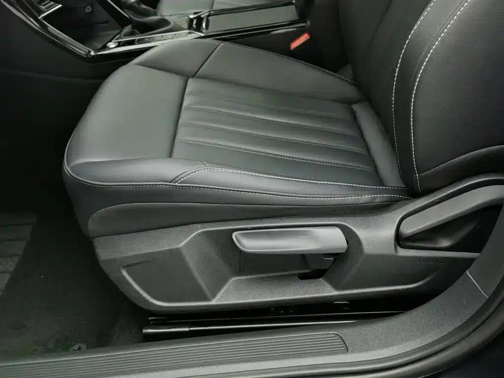 2022 Volkswagen Passat Plug-in Hybrid 430PHEV Hybrid Business Edition — миниатюра 20