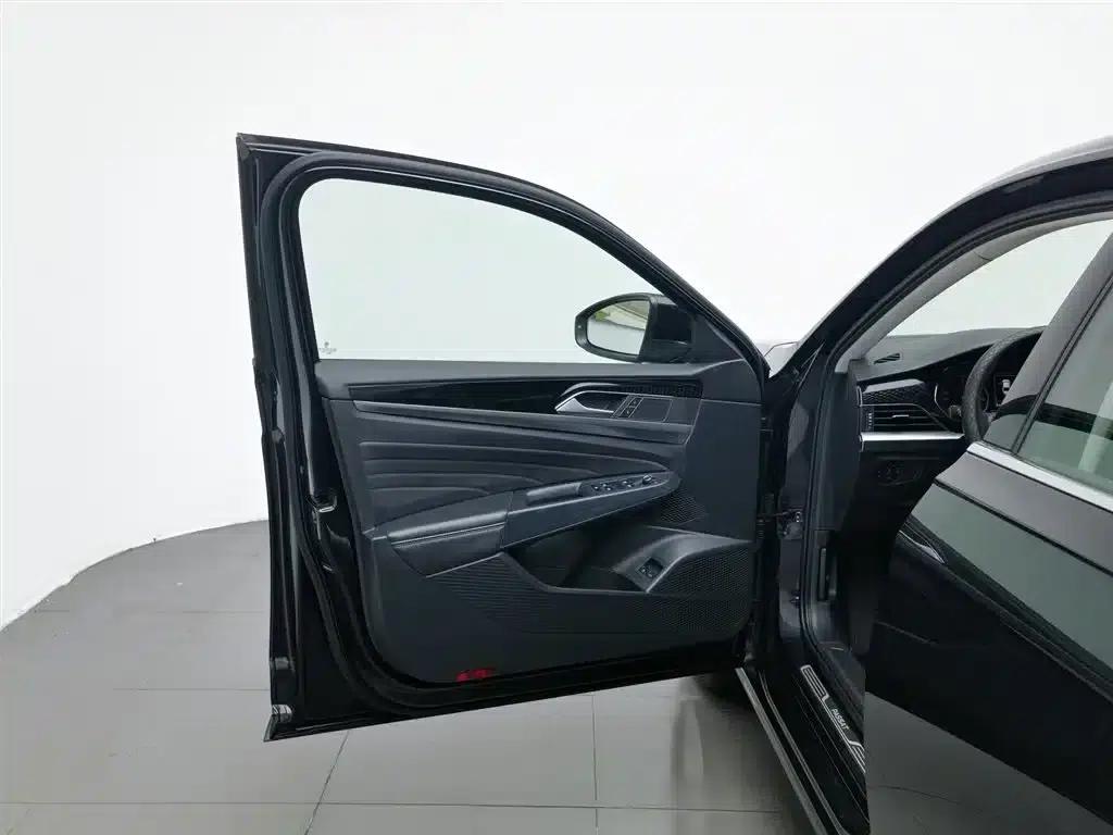 2022 Volkswagen Passat Plug-in Hybrid 430PHEV Hybrid Business Edition — миниатюра 8