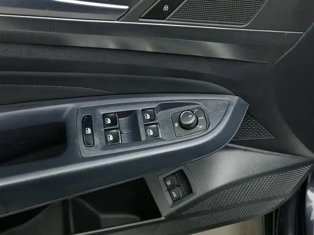 2022 Volkswagen Passat Plug-in Hybrid 430PHEV Hybrid Business Edition — миниатюра 9