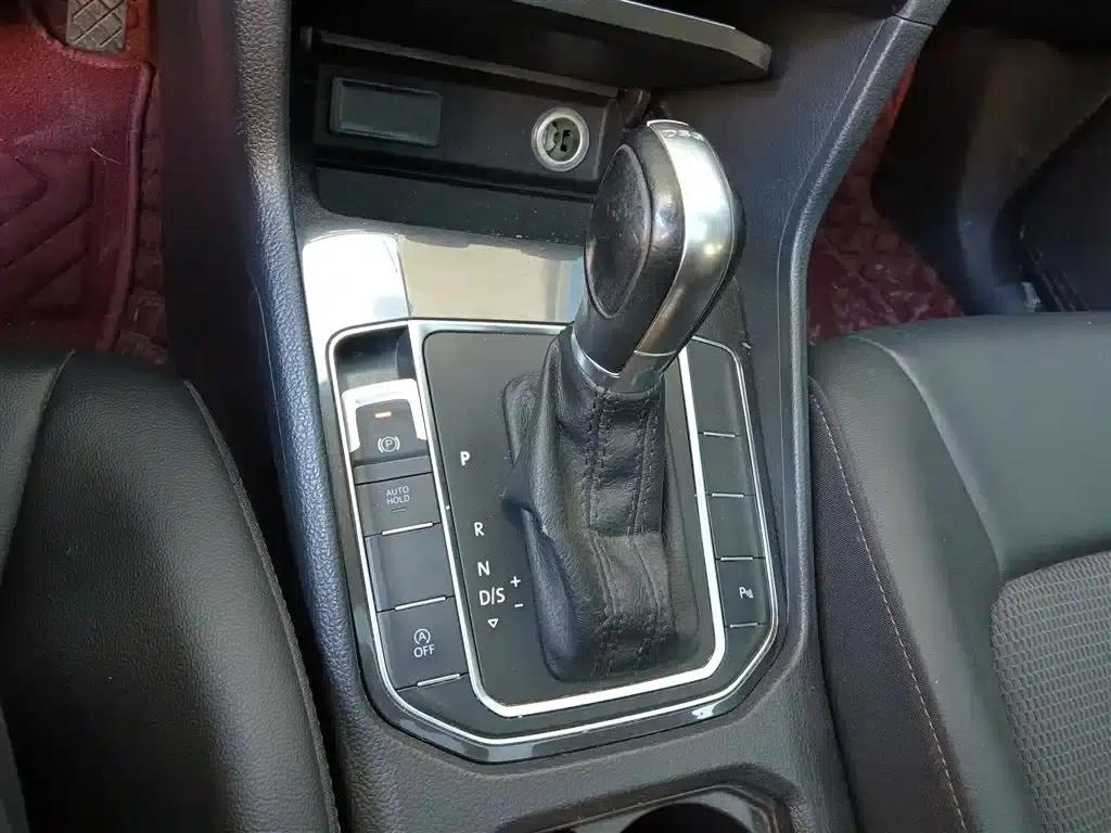 Golf Sportsvan 2018 230TSI Automatic Entry-Level — миниатюра 10