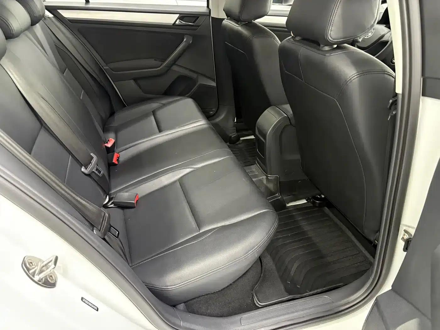 C-TREK 2018 1.5L Automatic Fashion Model — миниатюра 8