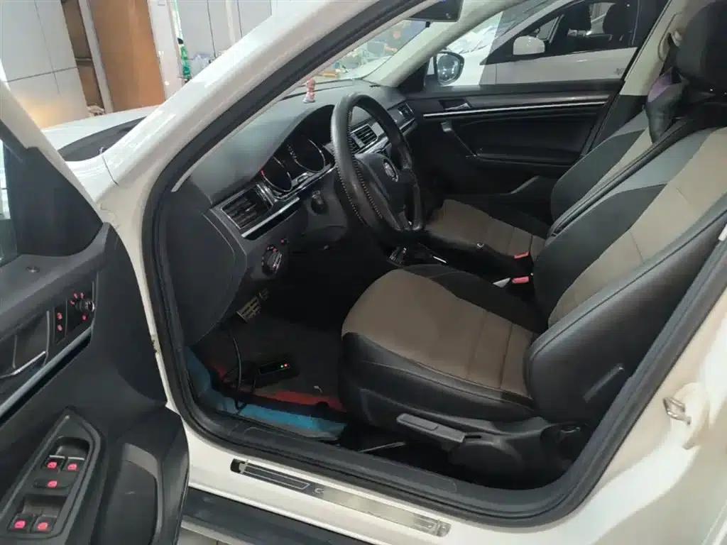 C-TREK 2017 1.6L Automatic Comfort Model — миниатюра 16