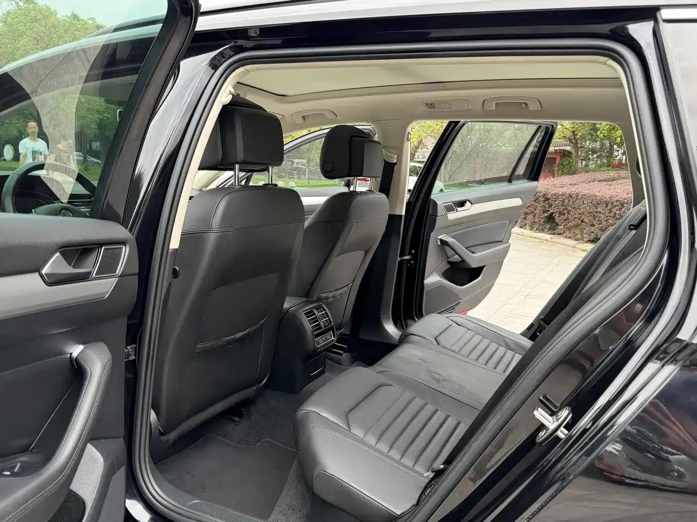 Passat Variant 2018 380TSI 2WD Comfortline — миниатюра 15